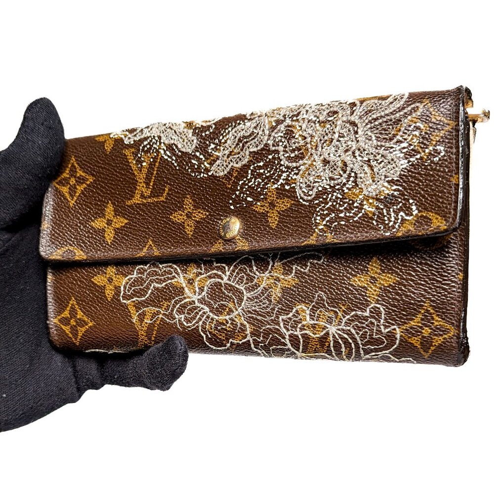 LOUIS VUITTON Ltd Edt. Dentelle Sarah Long Wallet - Picture 2 of 14